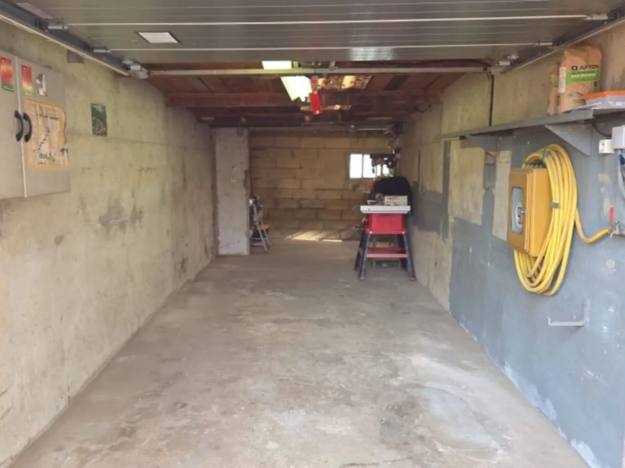 Garage vide et nettoyé après l'intervention de notre entreprise de débarras 21.